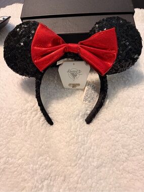 Disney Parks Black Sequin Minnie Mouse Ears Headband Red Bow NWT